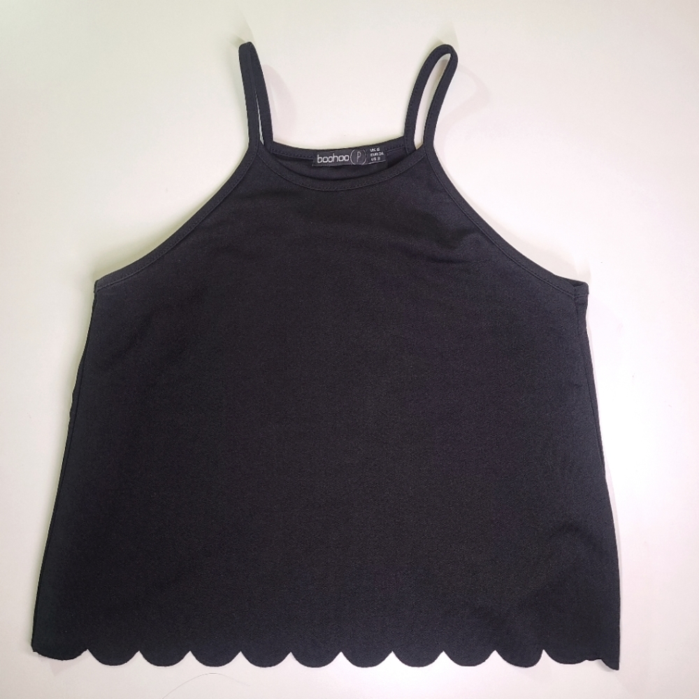NWOT Boohoo Petite Scallop Top